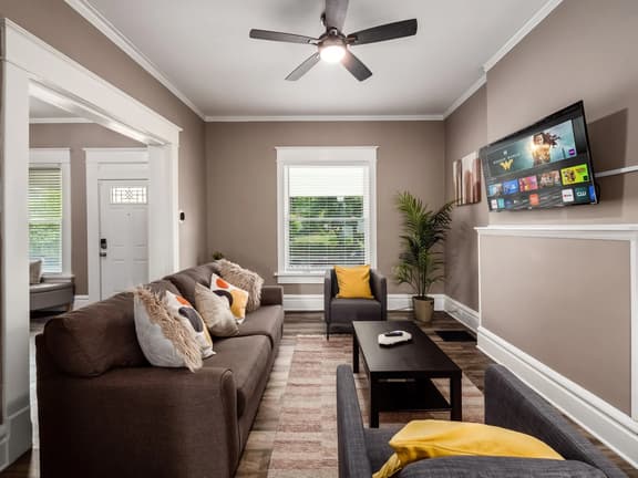 165 N 21st St - Perfect Stay - 2 Bedrooms - Columbus!