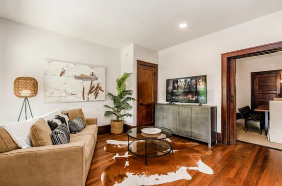 117 Winner Apt 1 - Urban Bohemian Chic
