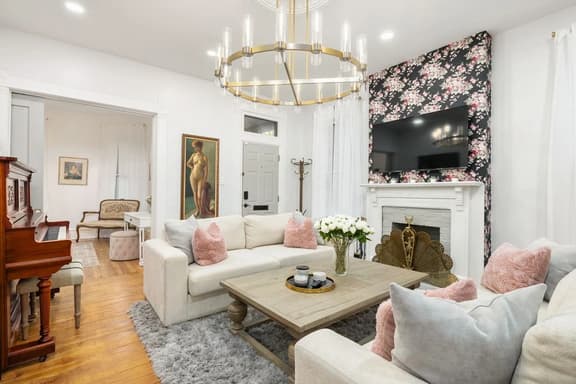 793 Summit St - Luxury Rose Manor - Perfect for Bachelorettes!
