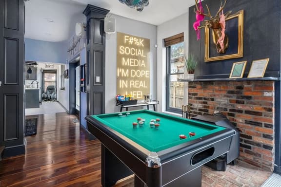812 Kerr St - Short North Clubhouse w/Hot Tub! Free Parking!