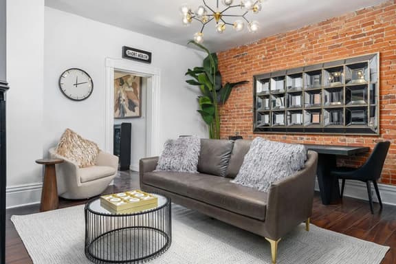 49 E Russell - Convention Center Townhouse