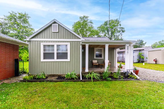 8820 Chautauqua - Lakeside Oasis Cottage - Indian Lake!