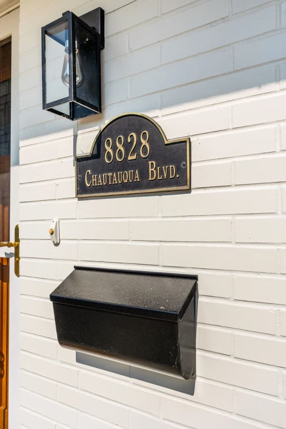 8828 Chautauqua Blvd- Waterside Haven + Hot Tub l Fire Pit