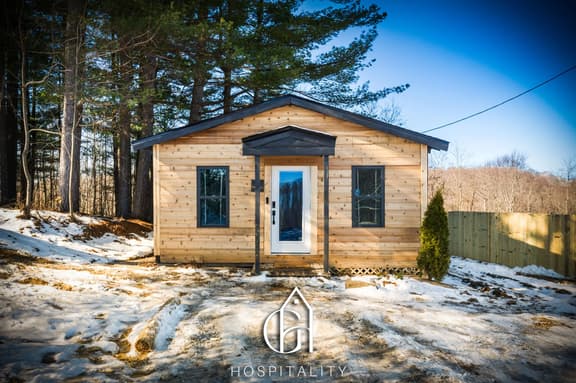 11139 Helber - Pine Hills Cottage + Hot tub I Fire Pit