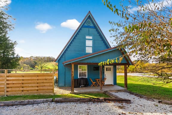 24180 SR 93 (Nest) - The Nest: Pickleball Court, Hot Tub, Hiking