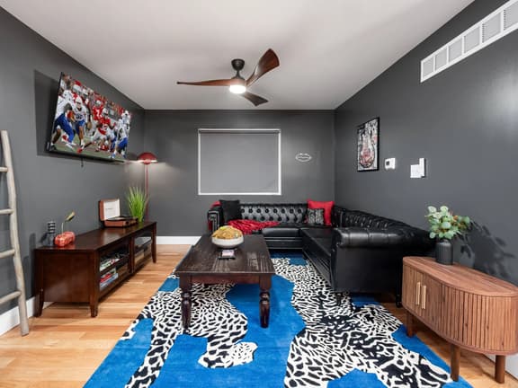 535 N Ohio - Rock & Roll House: PingPong, Hot Tub, Theatre Area